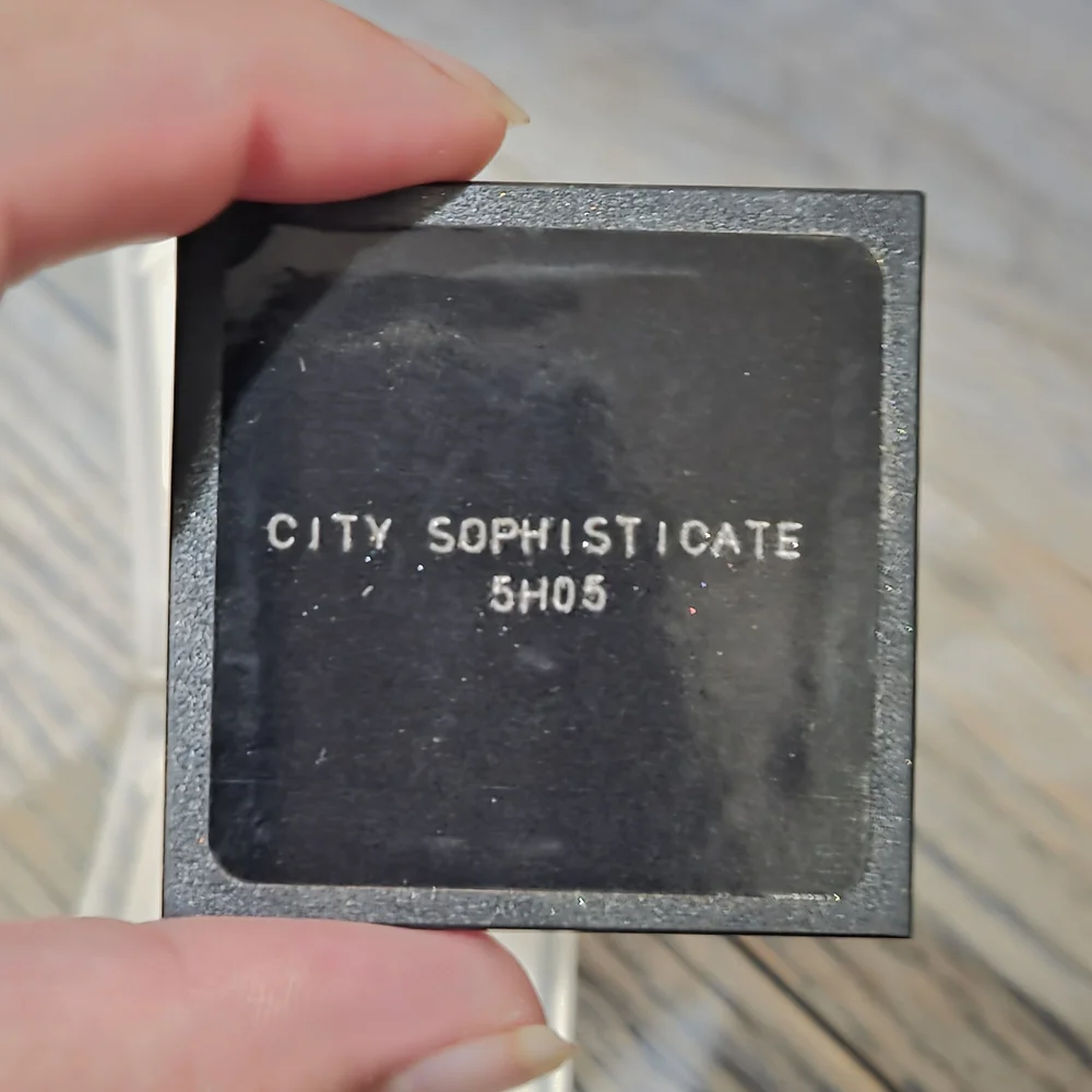 Mary Kay Glam Eyeshadow Palette with Pink and Gold Hues - Picture 5 of 7